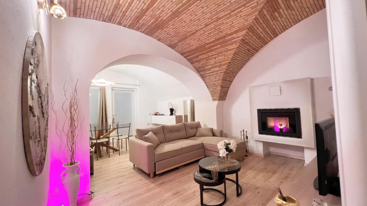L'Arco Sul Lago • Gold Apartment Castro  Zewnętrze zdjęcie